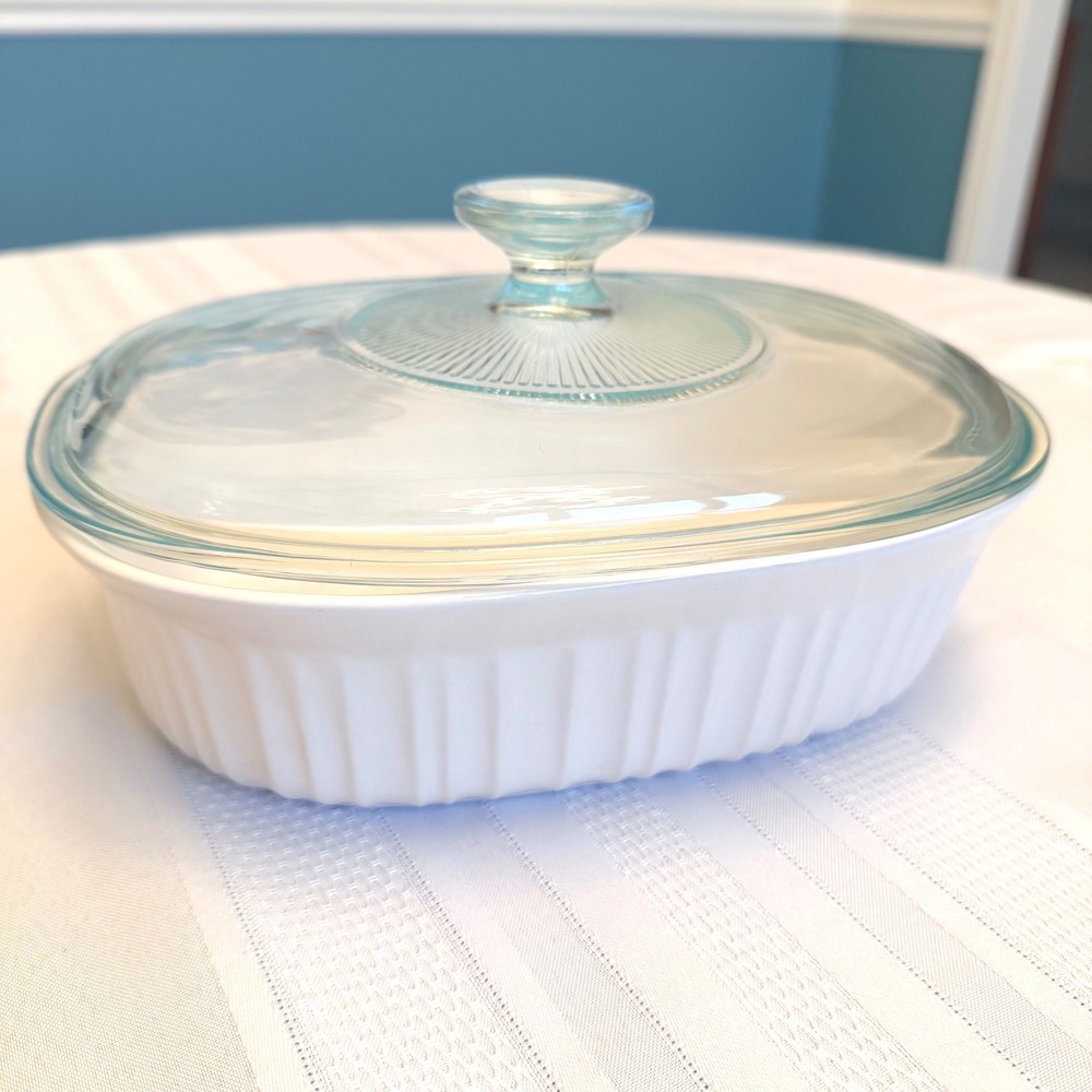 CorningWare French White 1.5 Qt Oval Casserole Dish with Glass Lid Stoneware